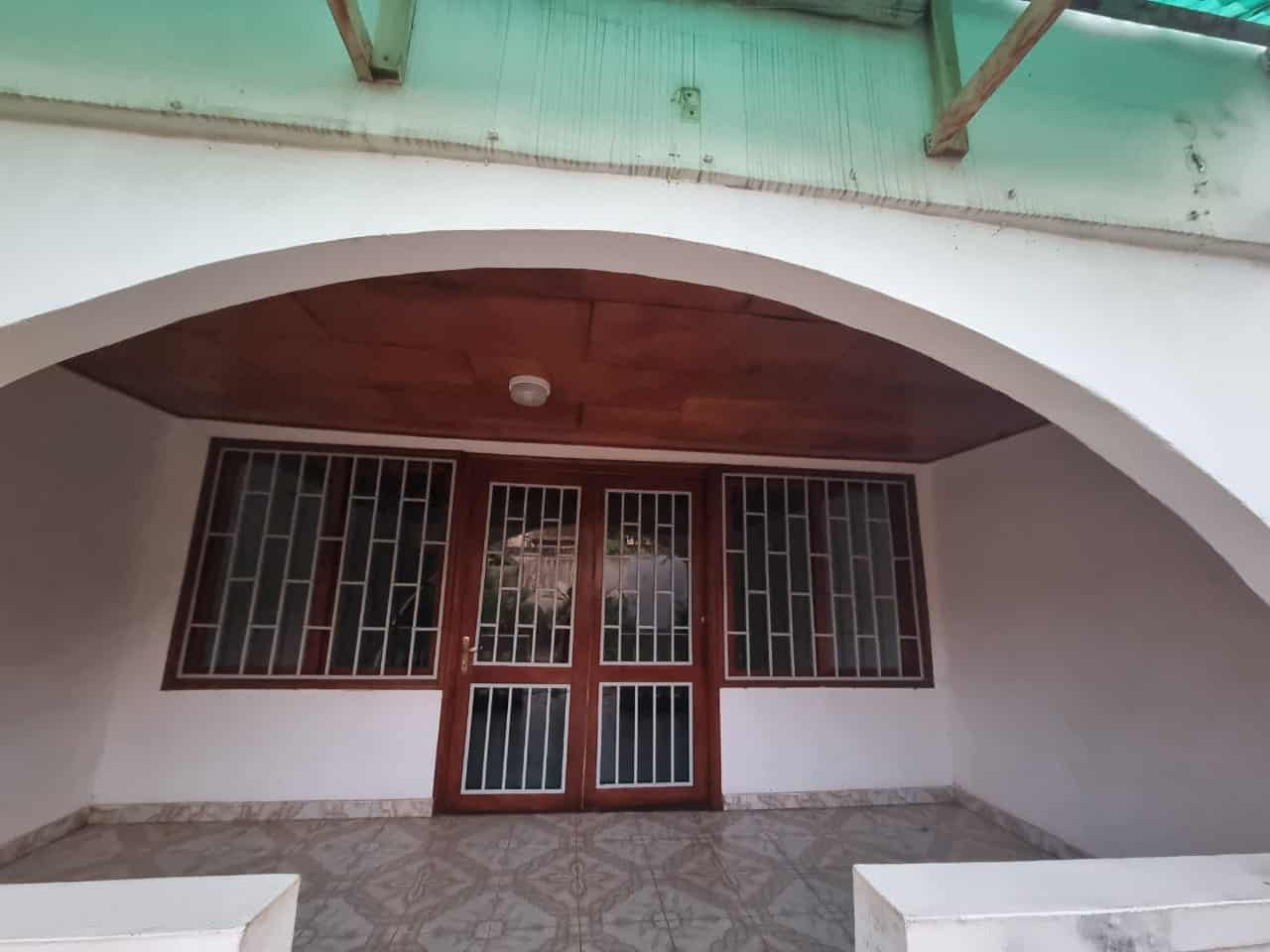House (Villa) to rent - Yaoundé, Mfandena, A'foe - 1 living room(s), 3 bedroom(s), 2 bathroom(s) - 400 000 FCFA / month
