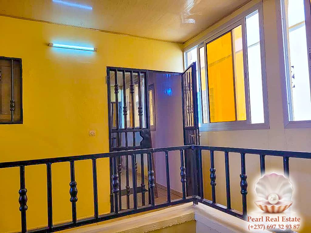 Appartement à louer - Yaoundé, Bastos, Dragages - 1 salon(s), 2 chambre(s), 1 salle(s) de bains - 200 000 FCFA / mois