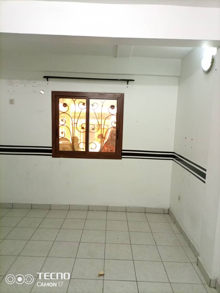Appartement à louer - Douala, Bonapriso, Bonapriso - 1 salon(s), 1 chambre(s), 1 salle(s) de bains - 200 000 FCFA / mois