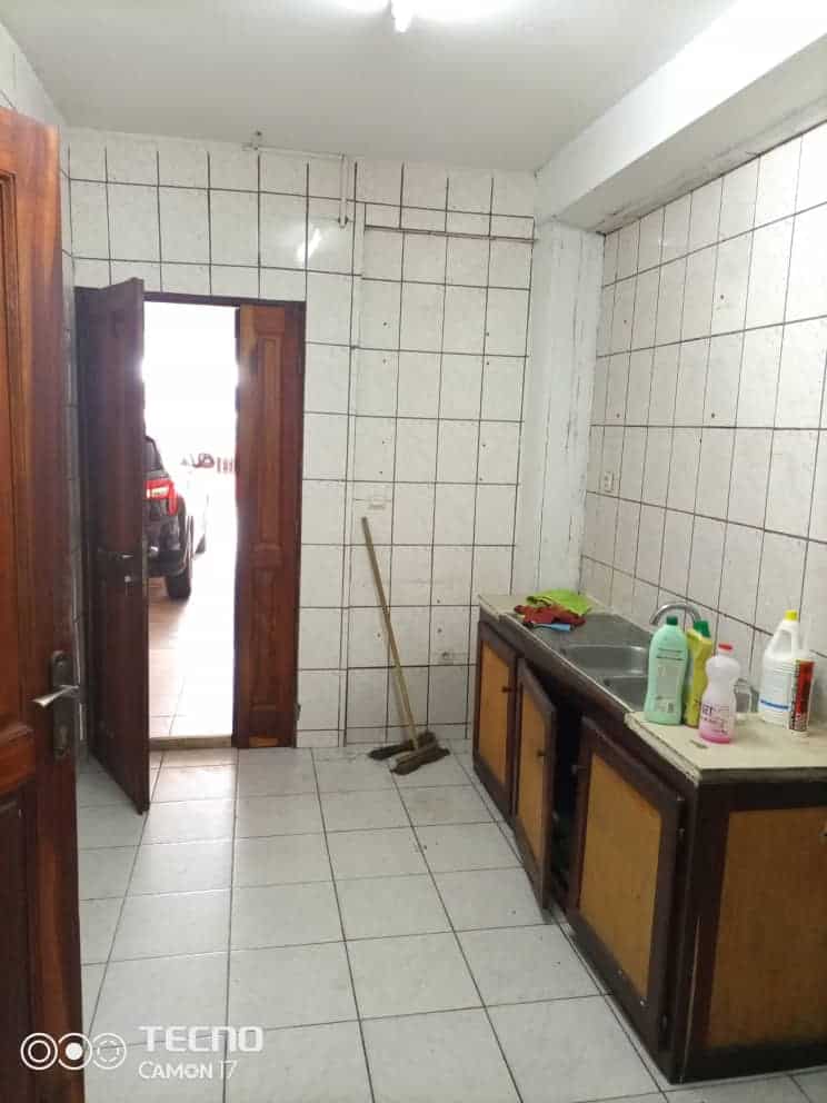 Appartement à louer - Douala, Bonapriso, Bonapriso - 1 salon(s), 1 chambre(s), 1 salle(s) de bains - 200 000 FCFA / mois