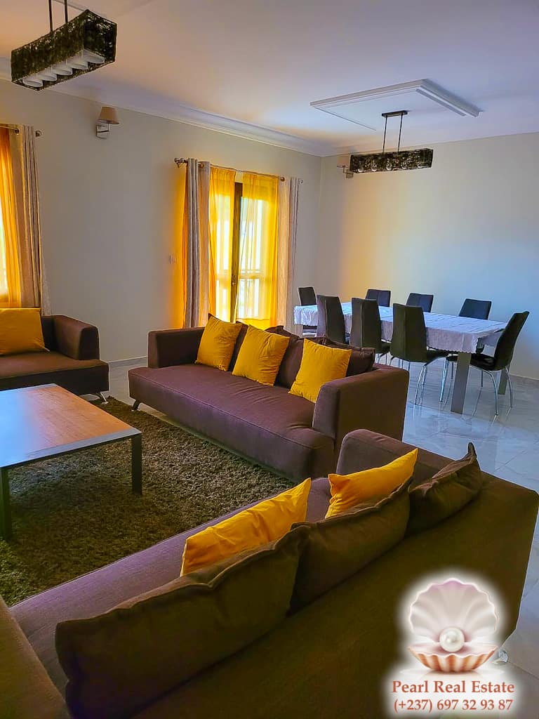 Appartement à louer - Yaoundé, Bastos, Ambassade d'Espagne - 1 salon(s), 3 chambre(s), 2 salle(s) de bains - 850 000 FCFA / mois