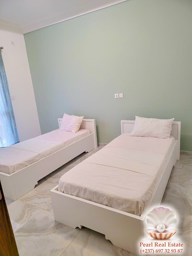 Appartement à louer - Yaoundé, Bastos, Ambassade d'Espagne - 1 salon(s), 3 chambre(s), 2 salle(s) de bains - 850 000 FCFA / mois