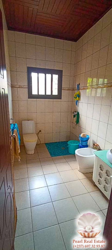 House (Villa) for sale - Yaoundé, Ngousso, Carrefour hôtel le Paradis - 1 living room(s), 4 bedroom(s), 3 bathroom(s) - 150 000 000 FCFA / month