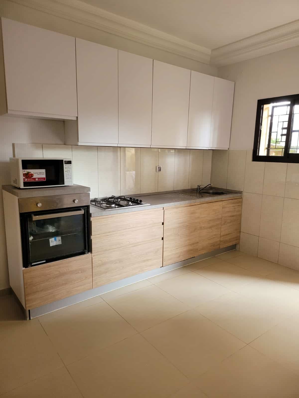 Apartment to rent - Yaoundé, Bastos, Pas loin de l'ambassade de Russie - 1 living room(s), 3 bedroom(s), 2 bathroom(s) - 850 000 FCFA / month