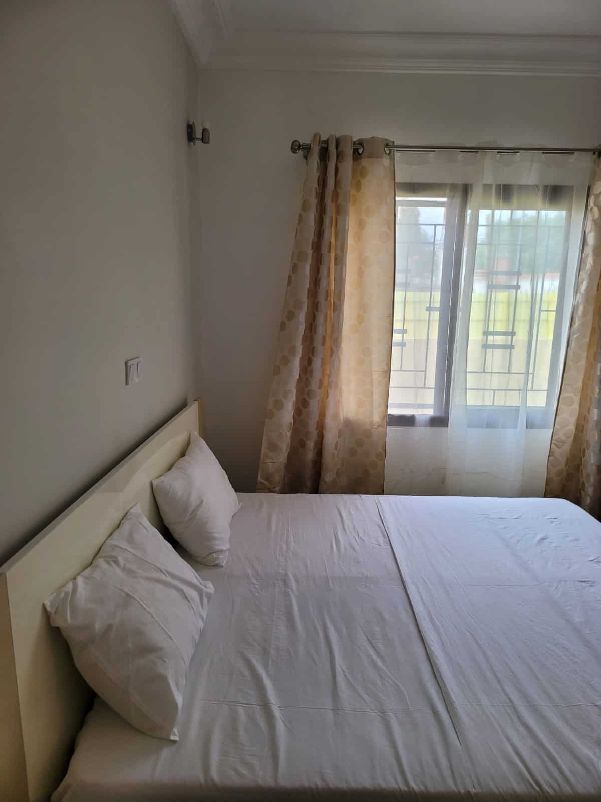 Apartment to rent - Yaoundé, Bastos, Pas loin de l'ambassade de Russie - 1 living room(s), 3 bedroom(s), 2 bathroom(s) - 850 000 FCFA / month