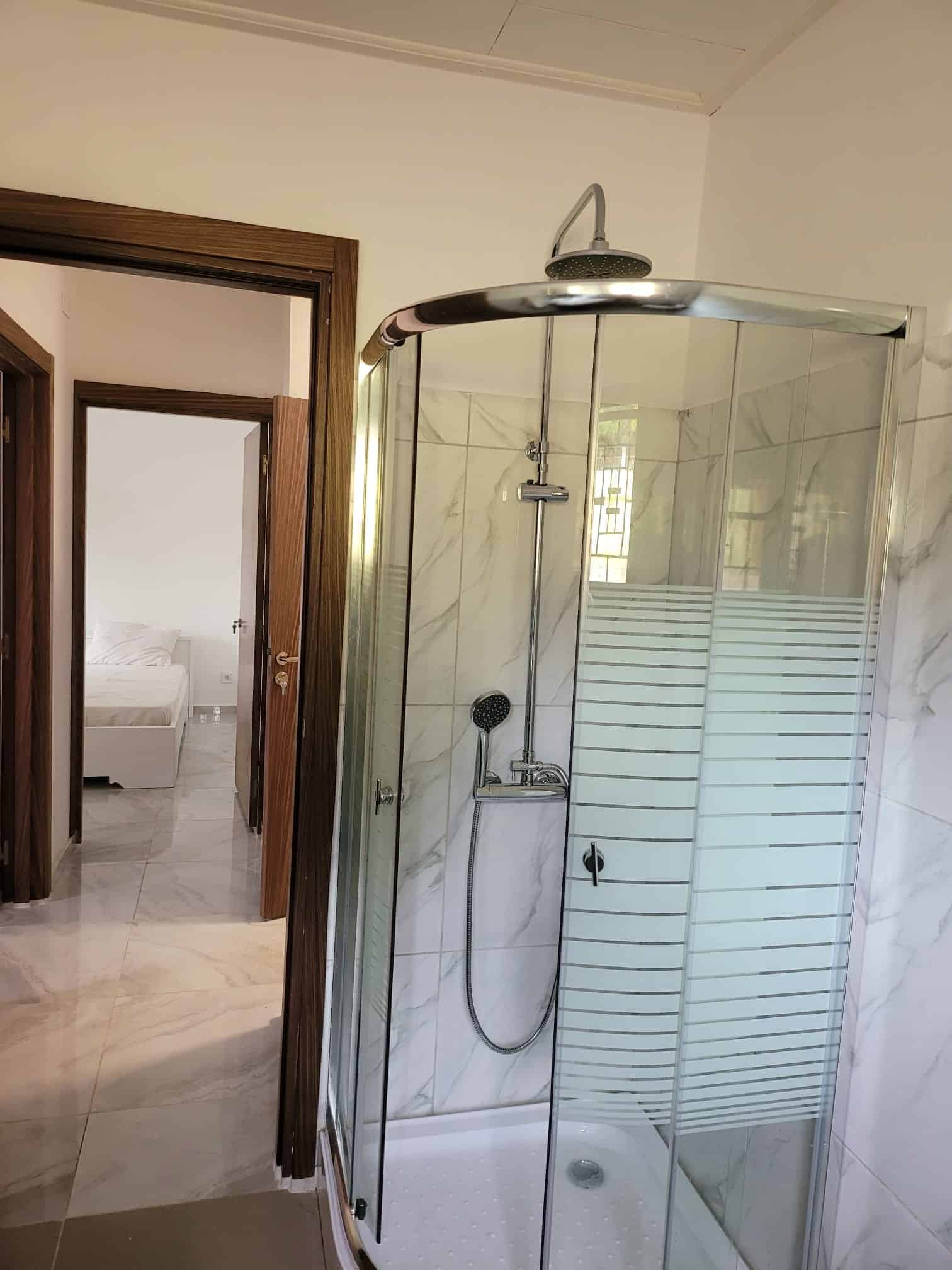 Apartment to rent - Yaoundé, Bastos, Pas loin de l'ambassade de Russie - 1 living room(s), 3 bedroom(s), 2 bathroom(s) - 850 000 FCFA / month