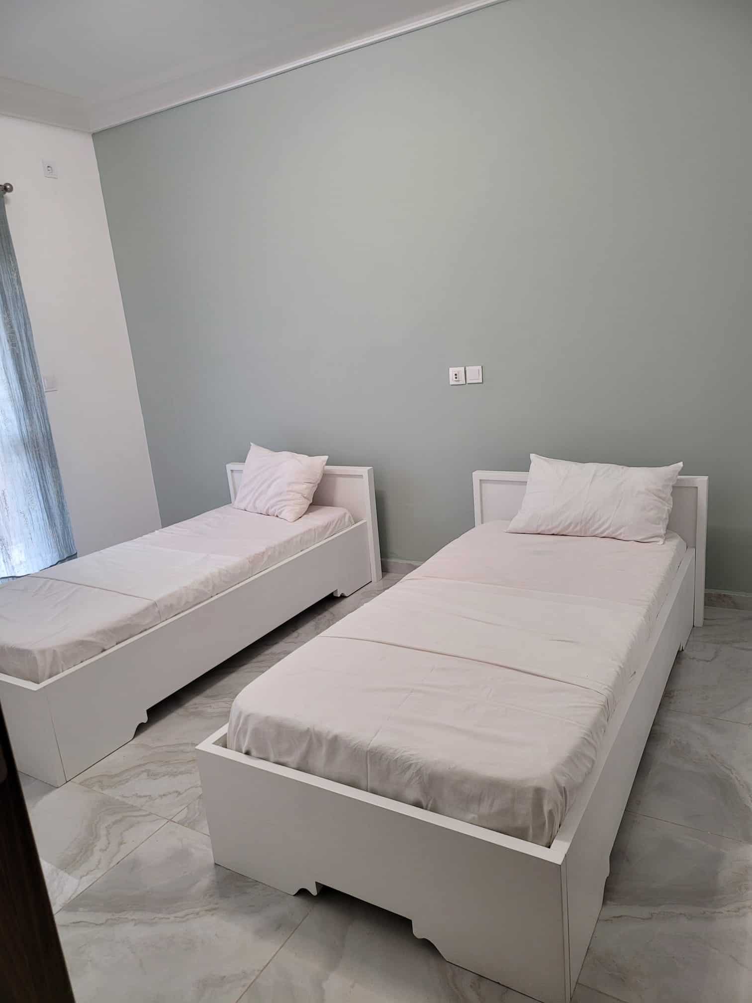 Apartment to rent - Yaoundé, Bastos, Pas loin de l'ambassade de Russie - 1 living room(s), 3 bedroom(s), 2 bathroom(s) - 850 000 FCFA / month