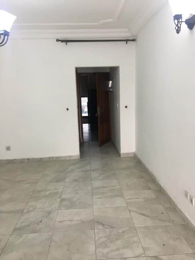 Appartement à louer - Douala, Ngangue, New-Bell - 1 salon(s), 3 chambre(s), 2 salle(s) de bains - 250 000 FCFA / mois