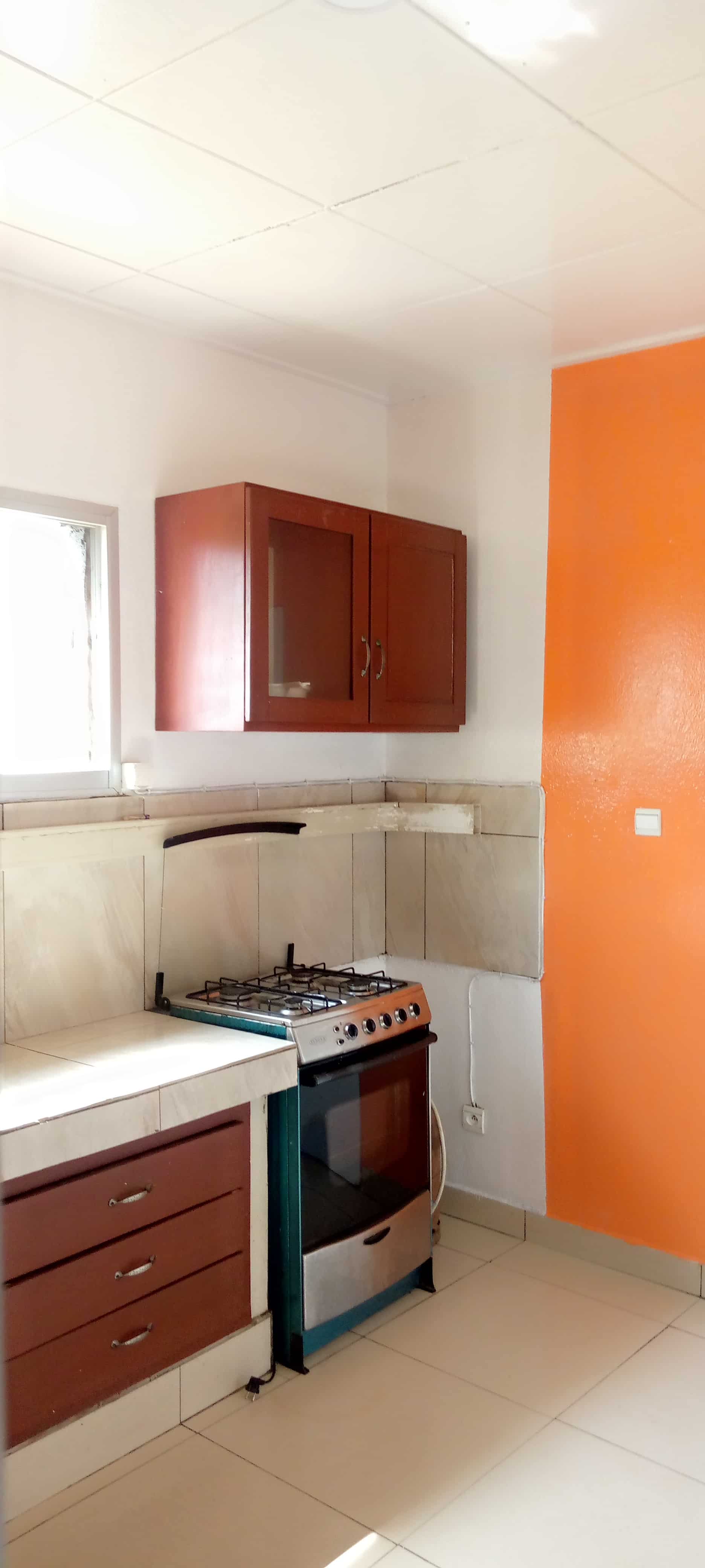 Apartment to rent - Yaoundé, Bastos, Bastos - 1 living room(s), 3 bedroom(s), 3 bathroom(s) - 1 300 000 FCFA / month