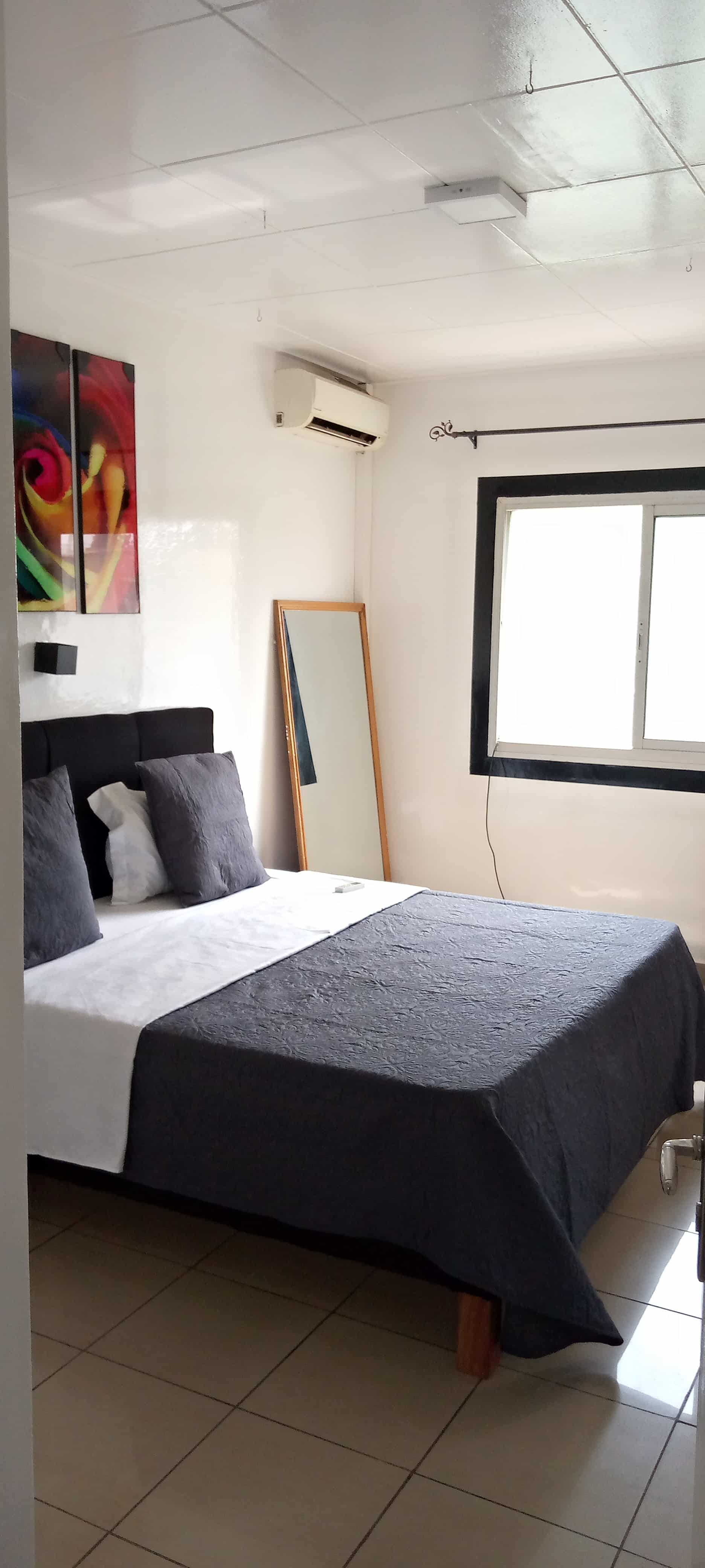 Apartment to rent - Yaoundé, Bastos, Bastos - 1 living room(s), 3 bedroom(s), 3 bathroom(s) - 1 300 000 FCFA / month