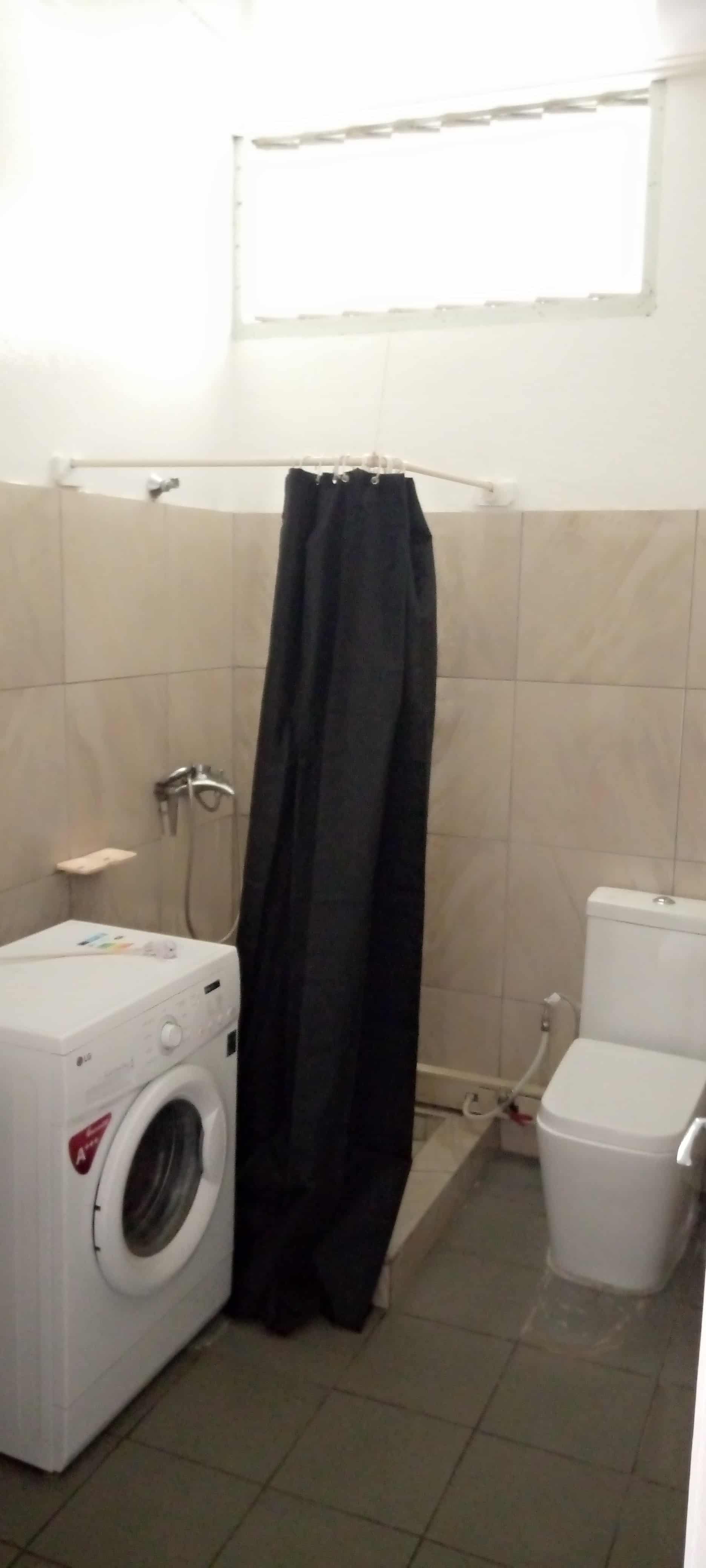 Apartment to rent - Yaoundé, Bastos, Bastos - 1 living room(s), 3 bedroom(s), 3 bathroom(s) - 1 300 000 FCFA / month