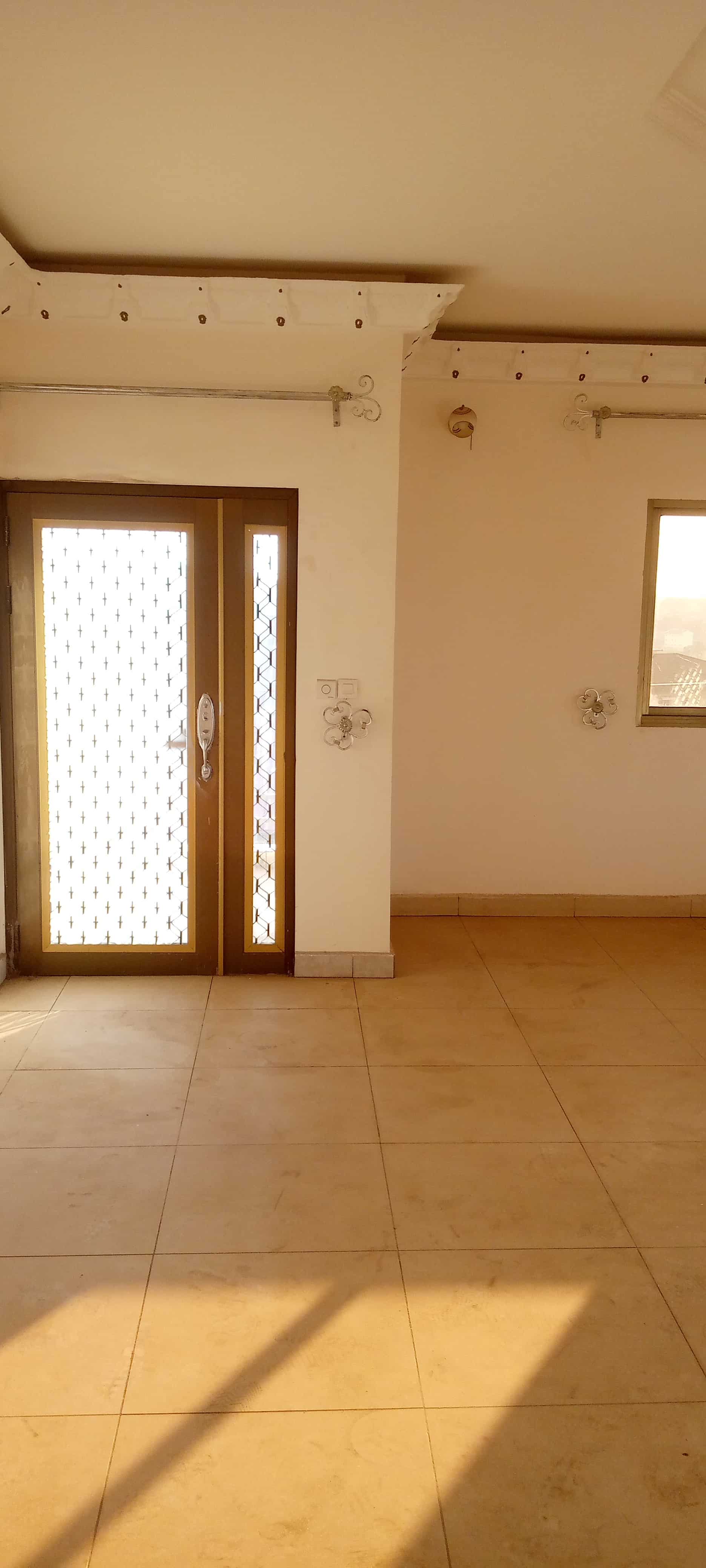 Apartment to rent - Yaoundé, Ngousso, Général - 1 living room(s), 3 bedroom(s), 3 bathroom(s) - 300 000 FCFA / month