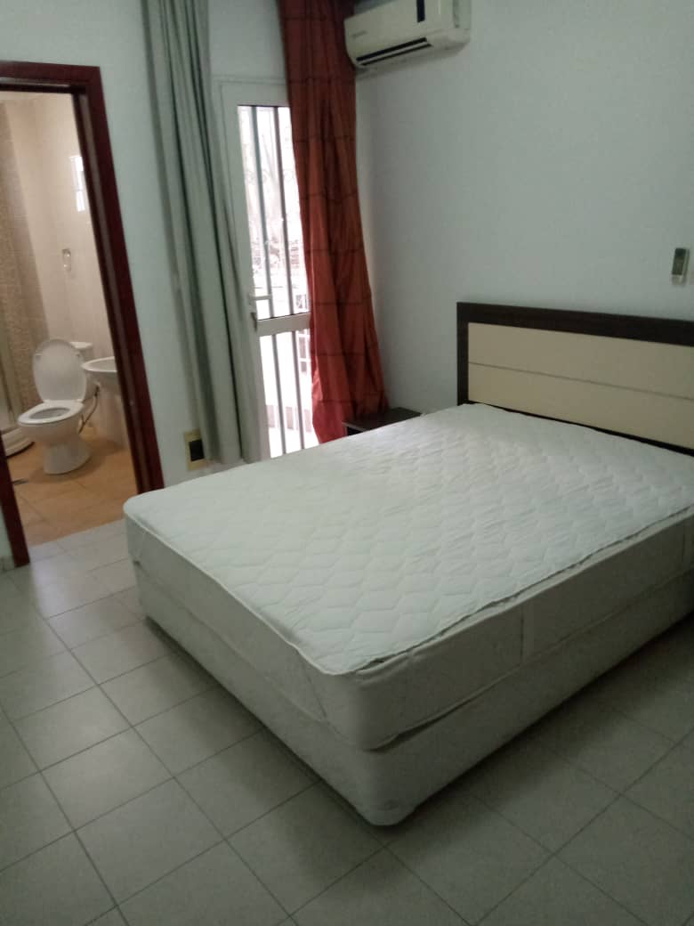 Appartement à louer - Douala, Bonanjo, centre - 1 salon(s), 3 chambre(s), 2 salle(s) de bains - 1 000 000 FCFA / mois