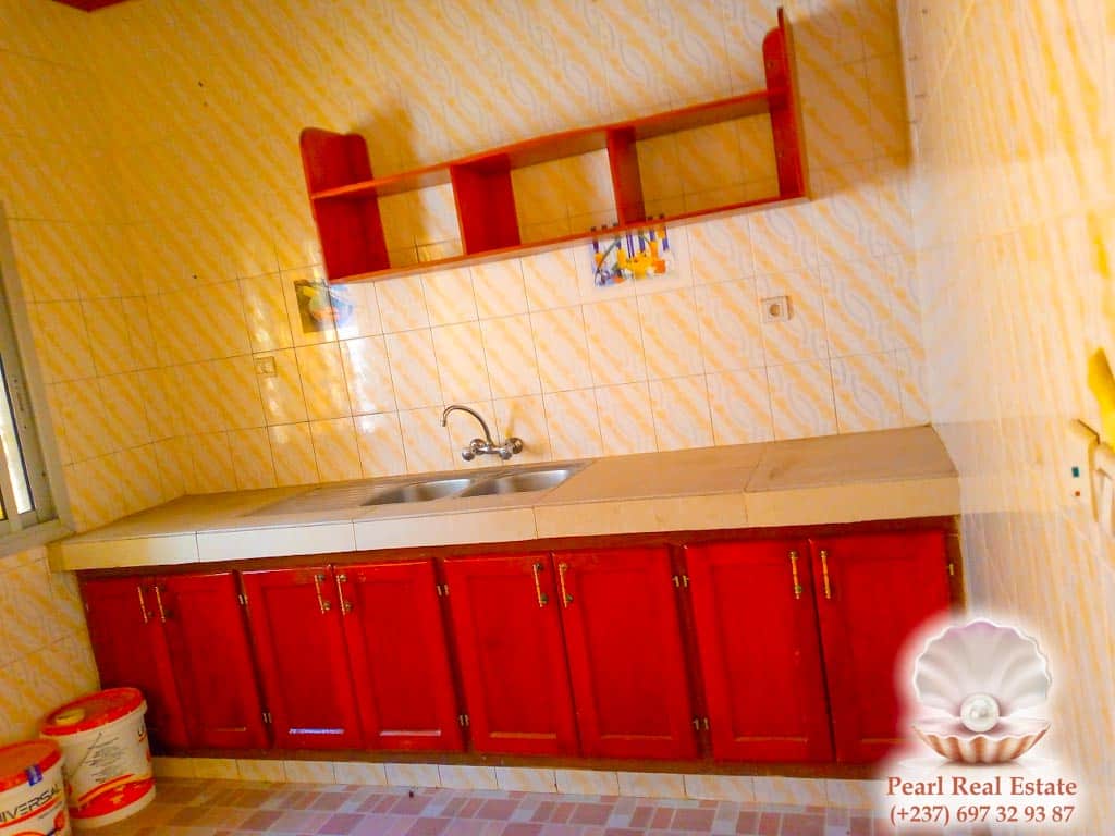 Maison (Villa) à louer - Yaoundé, Bastos, Golf - 1 salon(s), 4 chambre(s), 3 salle(s) de bains - 1 300 000 FCFA / mois