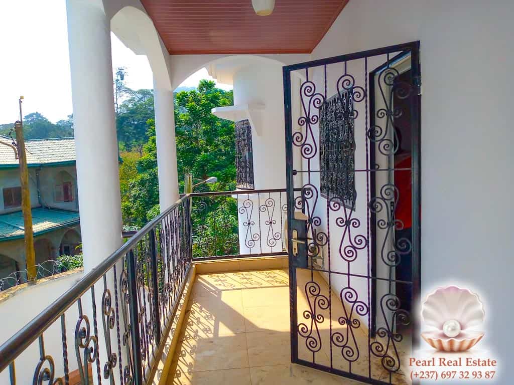 Maison (Villa) à louer - Yaoundé, Bastos, Golf - 1 salon(s), 4 chambre(s), 3 salle(s) de bains - 1 300 000 FCFA / mois