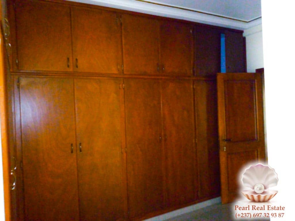 Appartement à louer - Yaoundé, Bastos, Ambassade de Chine - 1 salon(s), 3 chambre(s), 2 salle(s) de bains - 1 300 000 FCFA / mois