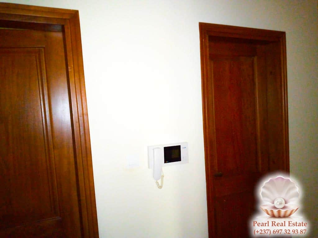 Appartement à louer - Yaoundé, Bastos, Ambassade de Chine - 1 salon(s), 3 chambre(s), 2 salle(s) de bains - 1 300 000 FCFA / mois