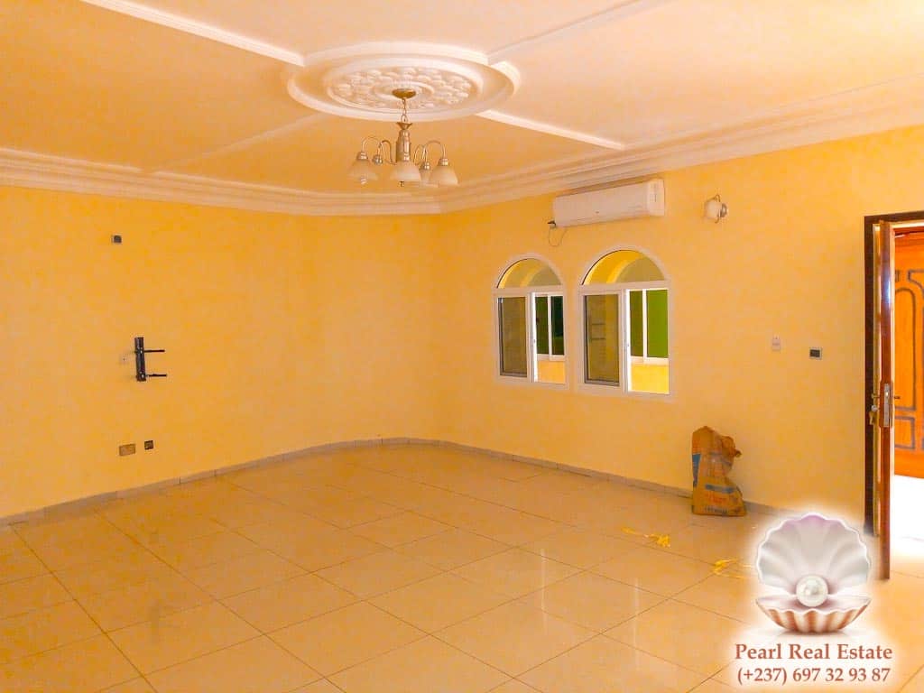 Appartement à louer - Yaoundé, Bastos, Golf - 1 salon(s), 3 chambre(s), 2 salle(s) de bains - 500 000 FCFA / mois