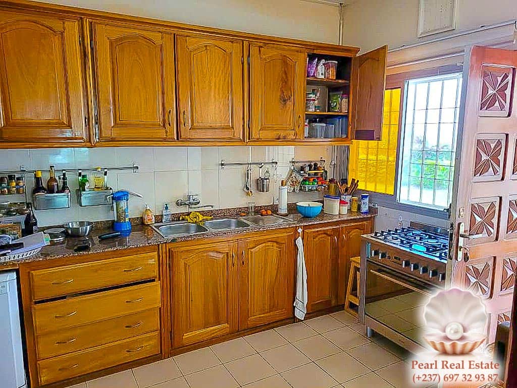 Maison (Villa) à louer - Yaoundé, Bastos, Ambassade de Chine - 1 salon(s), 4 chambre(s), 3 salle(s) de bains - 2 000 000 FCFA / mois