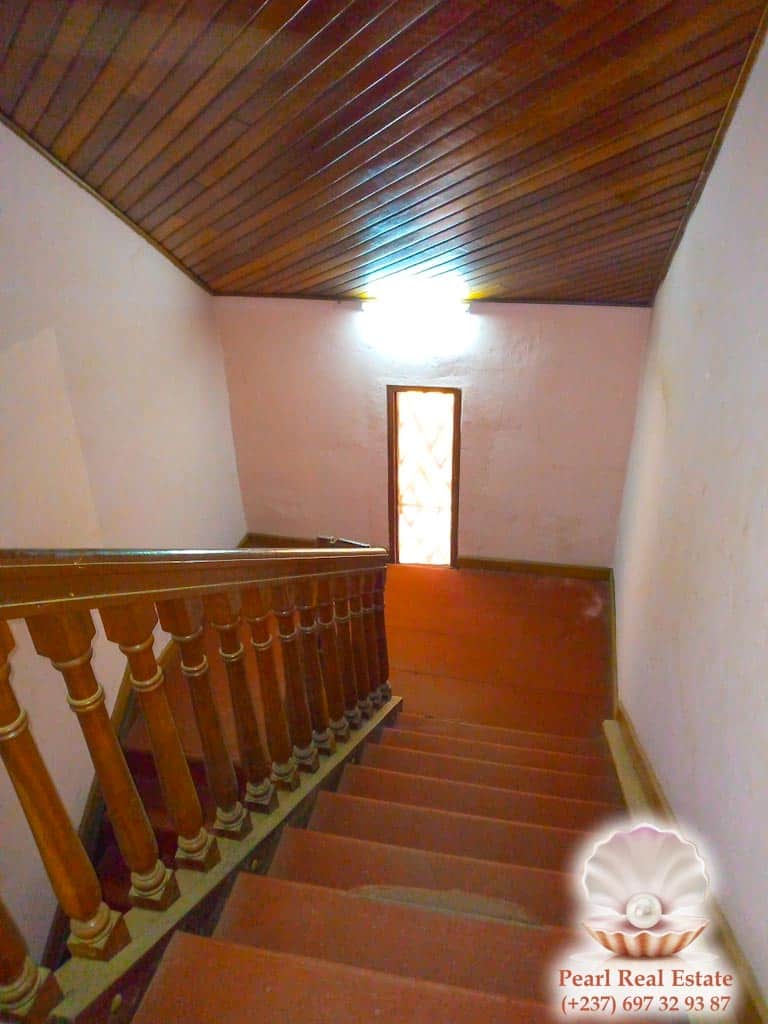 House (Villa) to rent - Yaoundé, Bastos, École publique Bastos - 1 living room(s), 4 bedroom(s), 3 bathroom(s) - 1 500 000 FCFA / month