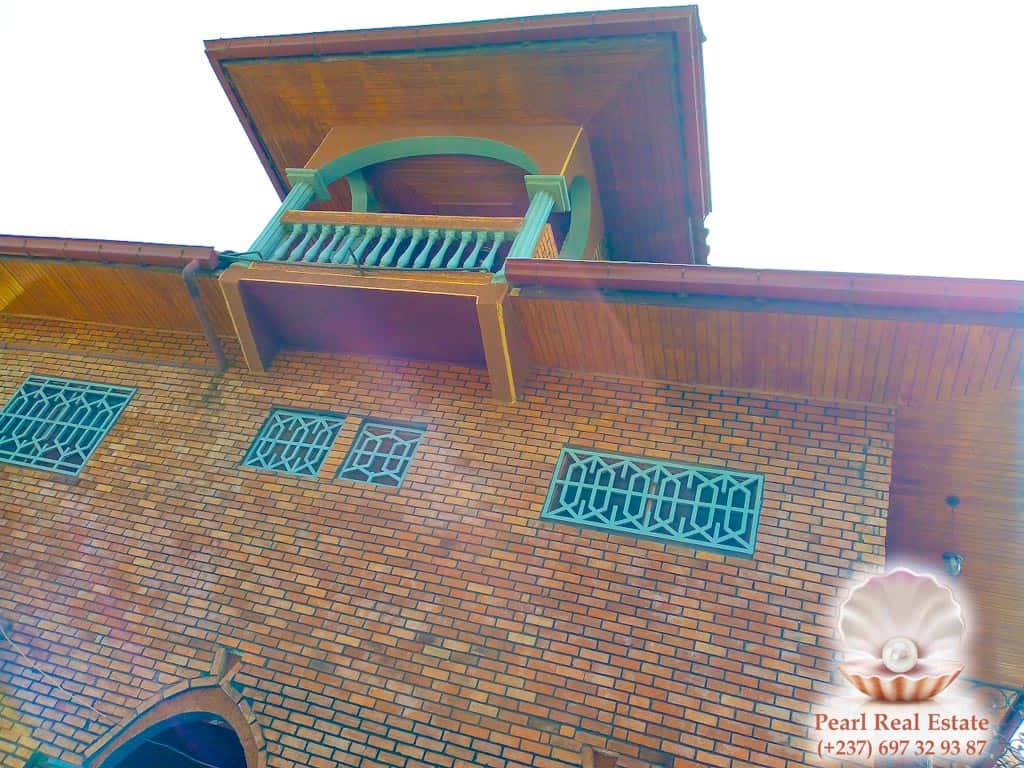 House (Villa) to rent - Yaoundé, Bastos, École publique Bastos - 1 living room(s), 4 bedroom(s), 3 bathroom(s) - 1 500 000 FCFA / month