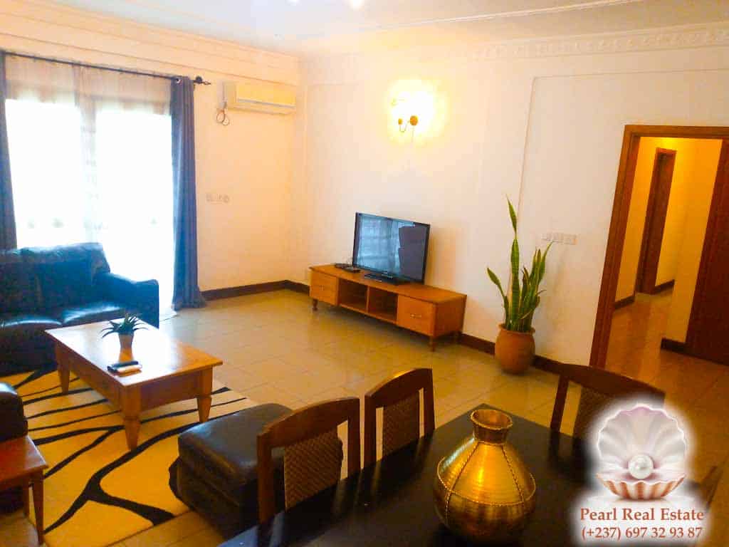 Apartment to rent - Yaoundé, Bastos, Carrefour Bastos - 1 living room(s), 2 bedroom(s), 1 bathroom(s) - 1 300 000 FCFA / month