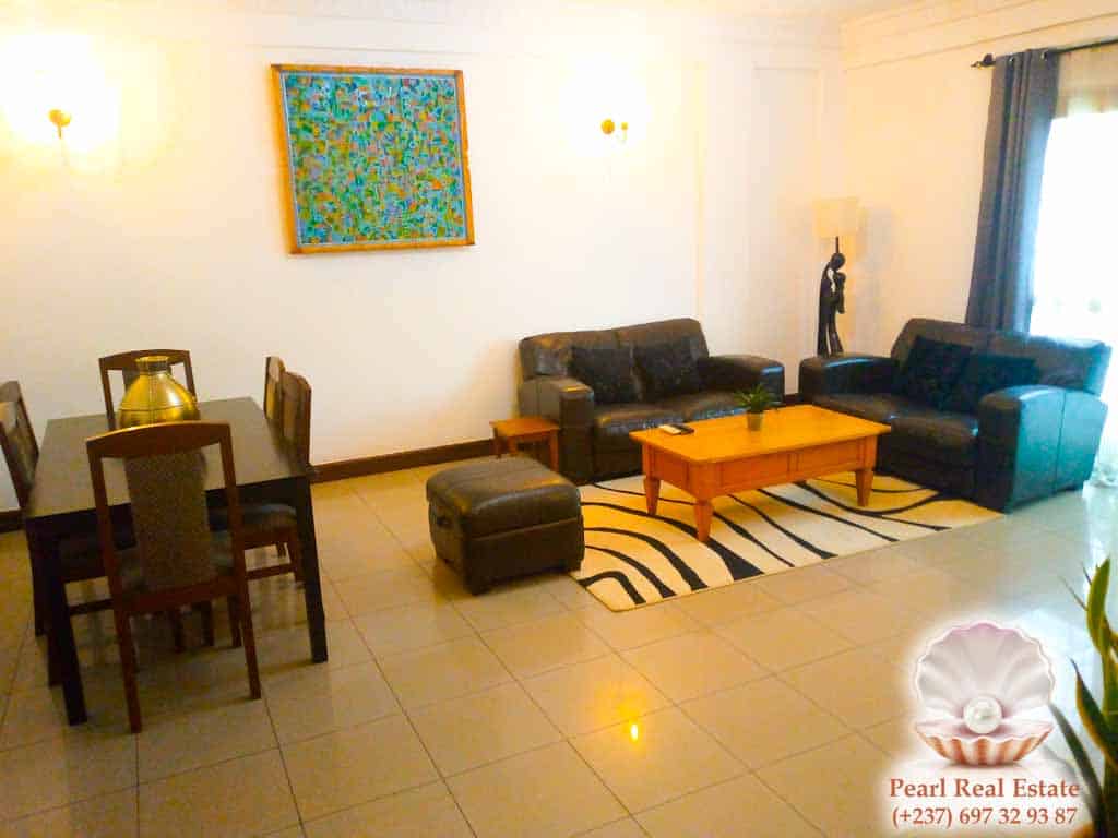 Appartement à louer - Yaoundé, Bastos, Carrefour Bastos - 1 salon(s), 2 chambre(s), 1 salle(s) de bains - 1 300 000 FCFA / mois