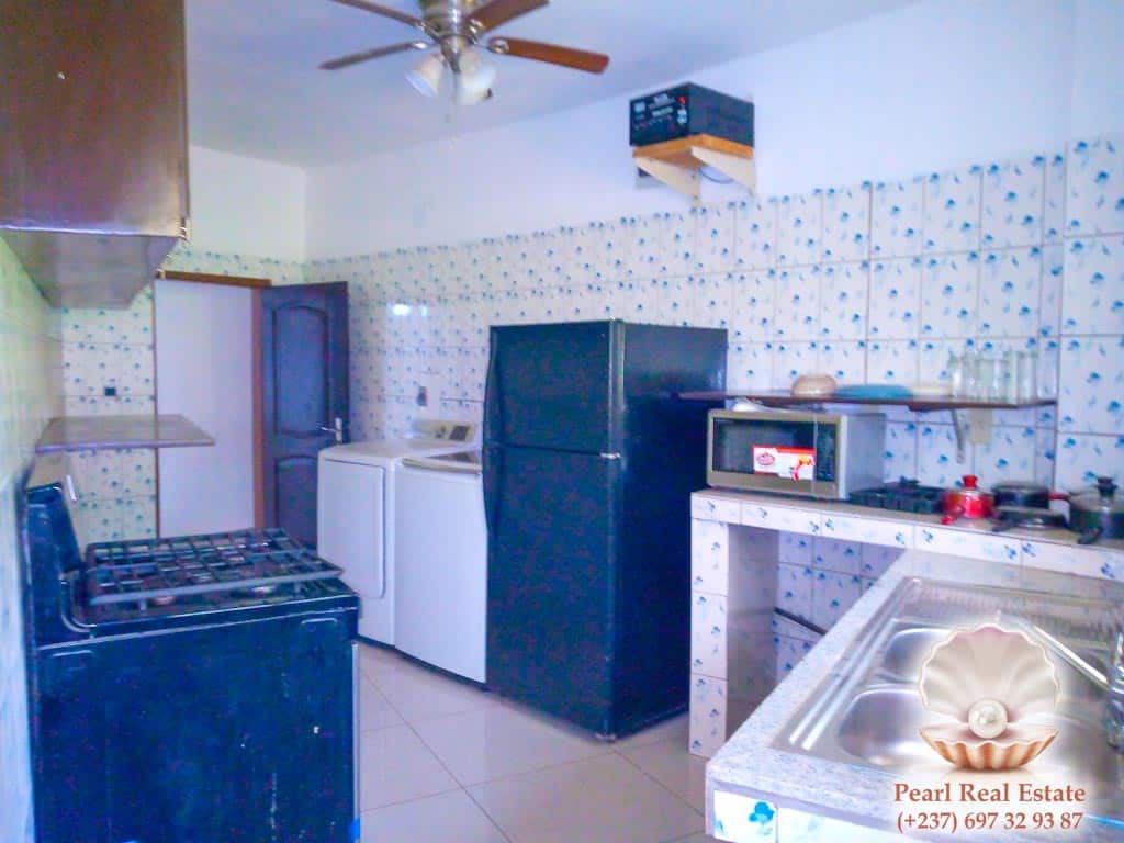 Apartment to rent - Yaoundé, Bastos, Golf - 1 living room(s), 3 bedroom(s), 2 bathroom(s) - 1 500 000 FCFA / month