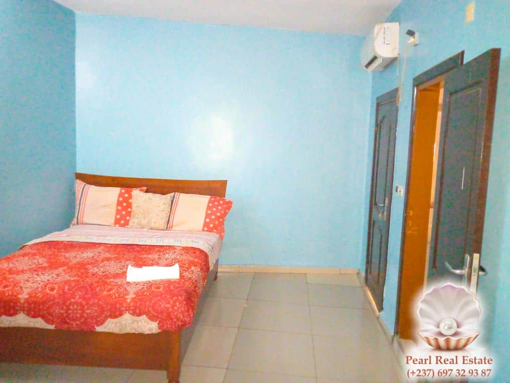 Apartment to rent - Yaoundé, Bastos, Golf - 1 living room(s), 3 bedroom(s), 2 bathroom(s) - 1 500 000 FCFA / month