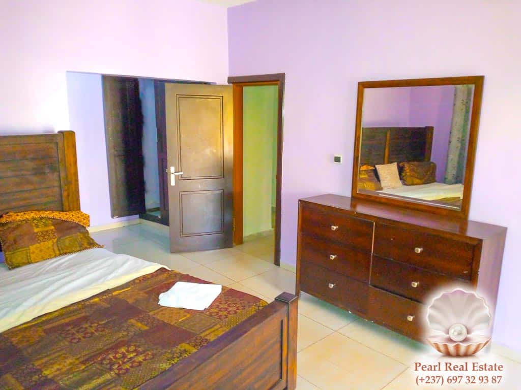 Apartment to rent - Yaoundé, Bastos, Golf - 1 living room(s), 3 bedroom(s), 2 bathroom(s) - 1 500 000 FCFA / month