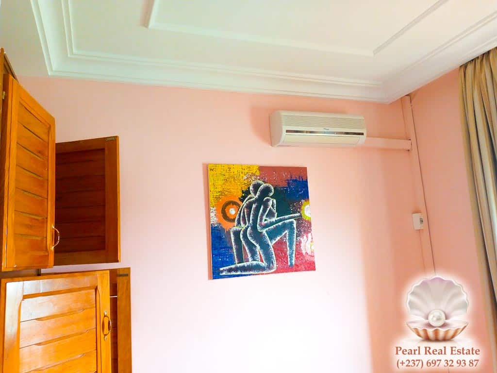 Appartement à louer - Yaoundé, Bastos, Bastos - 1 salon(s), 2 chambre(s), 1 salle(s) de bains - 1 500 000 FCFA / mois