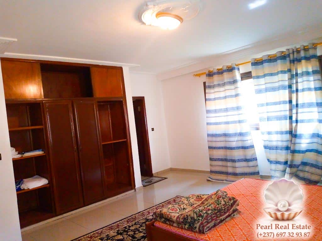 Appartement à louer - Yaoundé, Bastos, Entrée ambassade de Chine - 1 salon(s), 2 chambre(s), 1 salle(s) de bains - 1 200 000 FCFA / mois