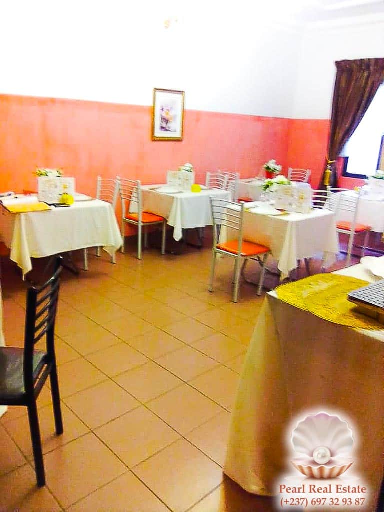 Apartment to rent - Yaoundé, Bastos, École publique Bastos - 1 living room(s), 3 bedroom(s), 2 bathroom(s) - 75 000 FCFA / month