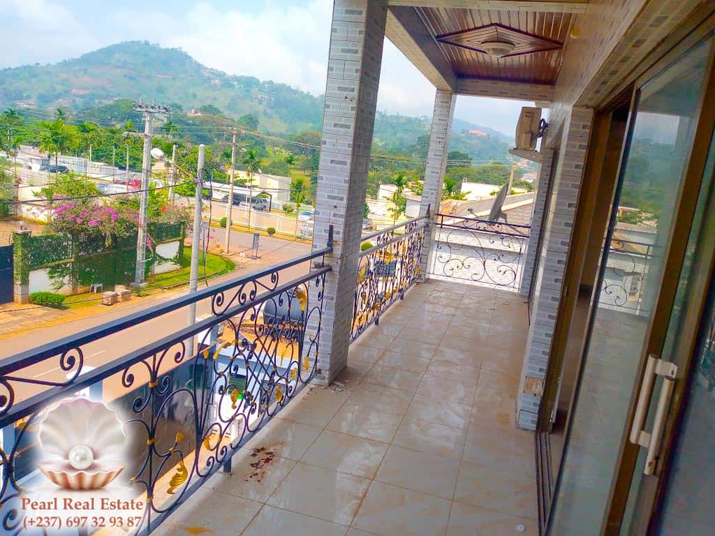 Apartment to rent - Yaoundé, Bastos, Golf - 1 living room(s), 3 bedroom(s), 2 bathroom(s) - 1 300 000 FCFA / month