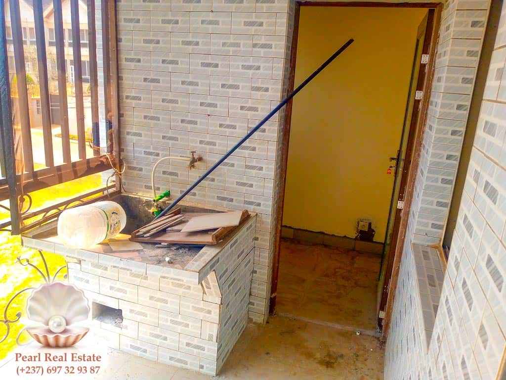 Apartment to rent - Yaoundé, Bastos, Golf - 1 living room(s), 3 bedroom(s), 2 bathroom(s) - 1 300 000 FCFA / month