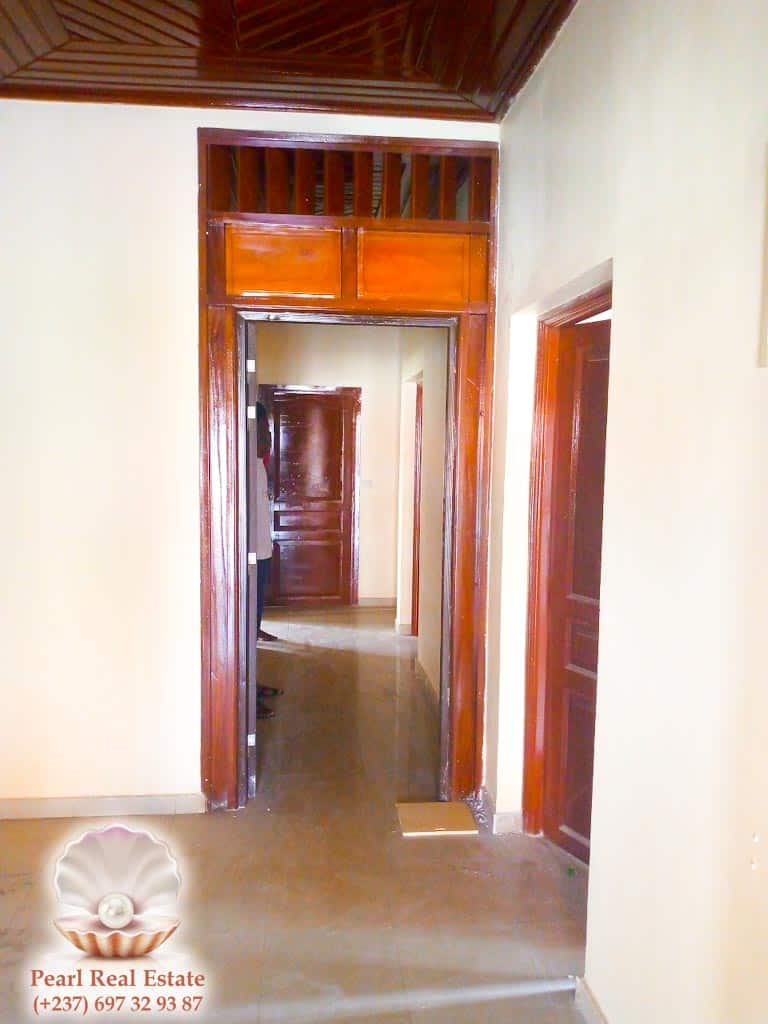 Apartment to rent - Yaoundé, Bastos, Golf - 1 living room(s), 3 bedroom(s), 2 bathroom(s) - 1 300 000 FCFA / month