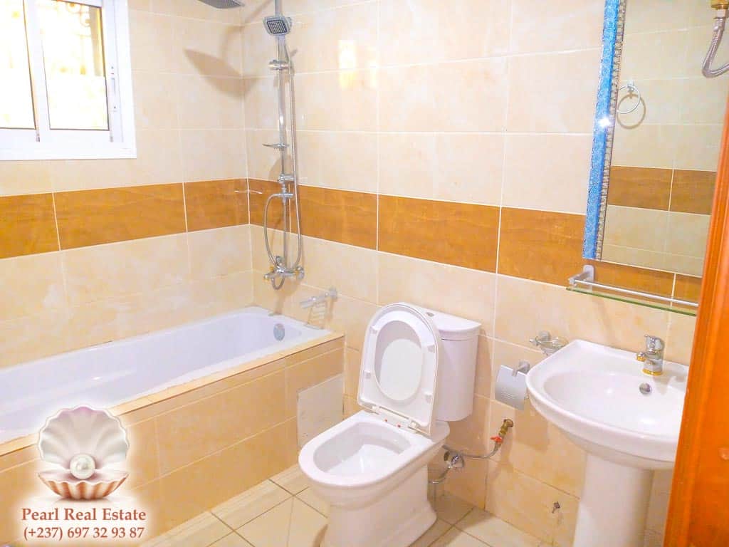 Apartment to rent - Yaoundé, Bastos, Carrefour Bastos - 1 living room(s), 2 bedroom(s), 2 bathroom(s) - 800 000 FCFA / month