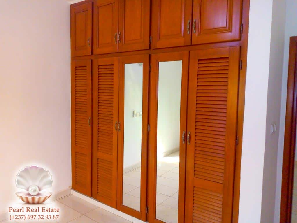 Apartment to rent - Yaoundé, Bastos, Carrefour Bastos - 1 living room(s), 2 bedroom(s), 2 bathroom(s) - 800 000 FCFA / month