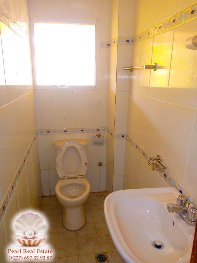 Apartment to rent - Yaoundé, Bastos, Carrefour Bastos - 1 living room(s), 2 bedroom(s), 1 bathroom(s) - 800 000 FCFA / month