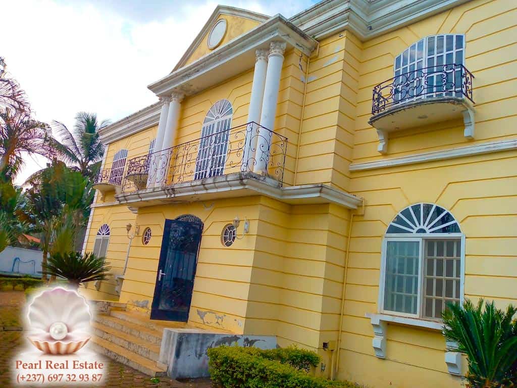 Maison (Villa) à louer - Yaoundé, Bastos, Golf - 1 salon(s), 4 chambre(s), 3 salle(s) de bains - 2 500 000 FCFA / mois