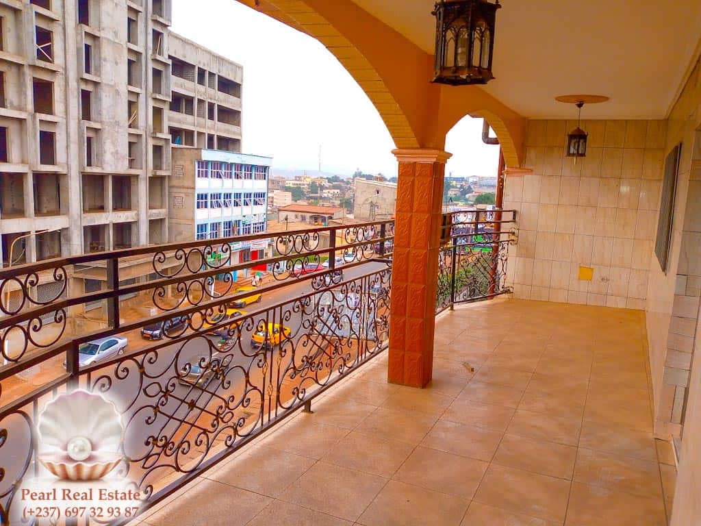 Apartment to rent - Yaoundé, Mfandena, Nouvelle Route Omnisports - 1 living room(s), 2 bedroom(s), 1 bathroom(s) - 250 000 FCFA / month
