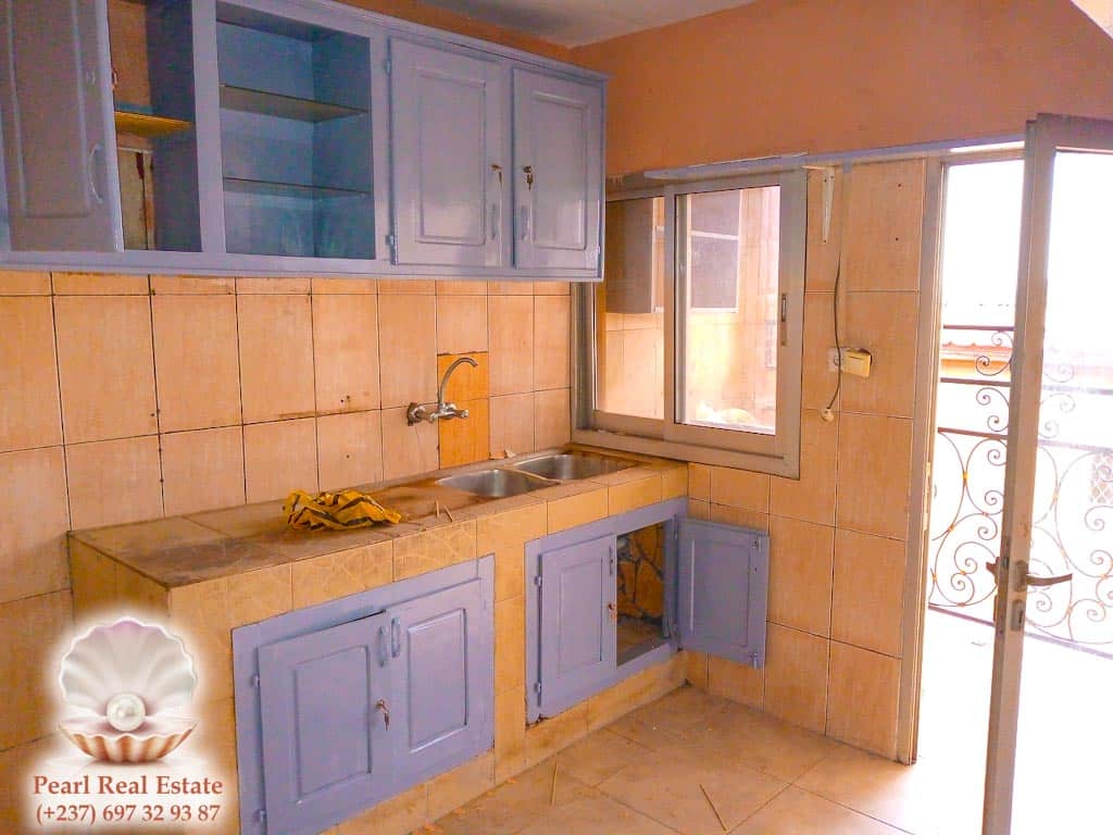 Apartment to rent - Yaoundé, Mfandena, Nouvelle Route Omnisports - 1 living room(s), 2 bedroom(s), 1 bathroom(s) - 250 000 FCFA / month
