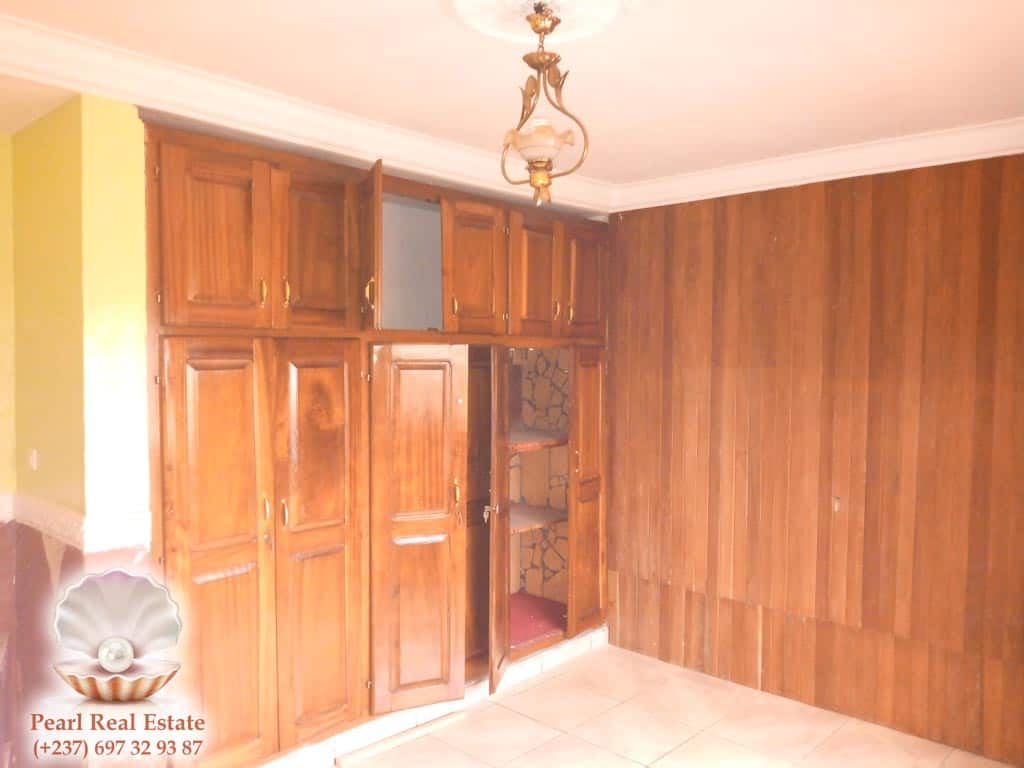 Apartment to rent - Yaoundé, Mfandena, Nouvelle Route Omnisports - 1 living room(s), 2 bedroom(s), 1 bathroom(s) - 250 000 FCFA / month