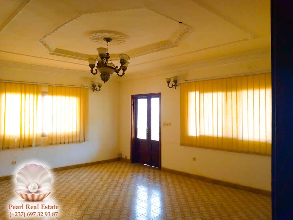 House (Villa) to rent - Yaoundé, Bastos, Laboratoire MEKA - 1 living room(s), 4 bedroom(s), 3 bathroom(s) - 1 200 000 FCFA / month