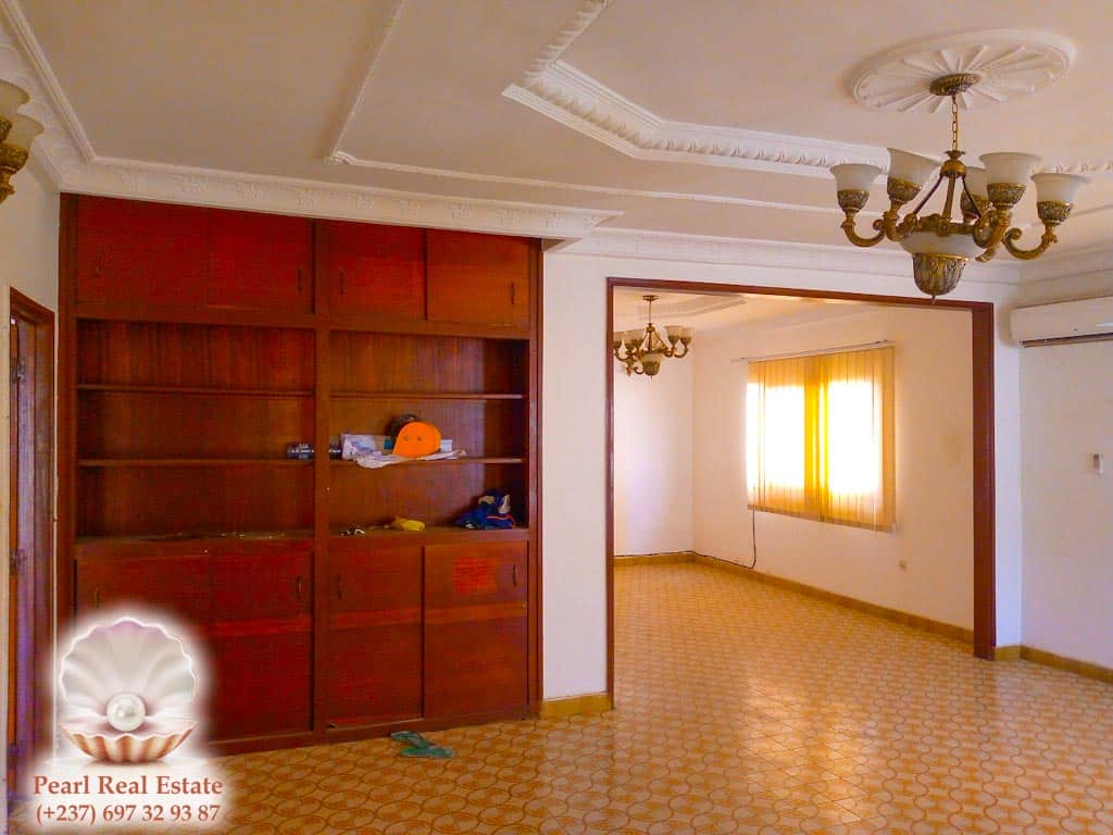 House (Villa) to rent - Yaoundé, Bastos, Laboratoire MEKA - 1 living room(s), 4 bedroom(s), 3 bathroom(s) - 1 200 000 FCFA / month