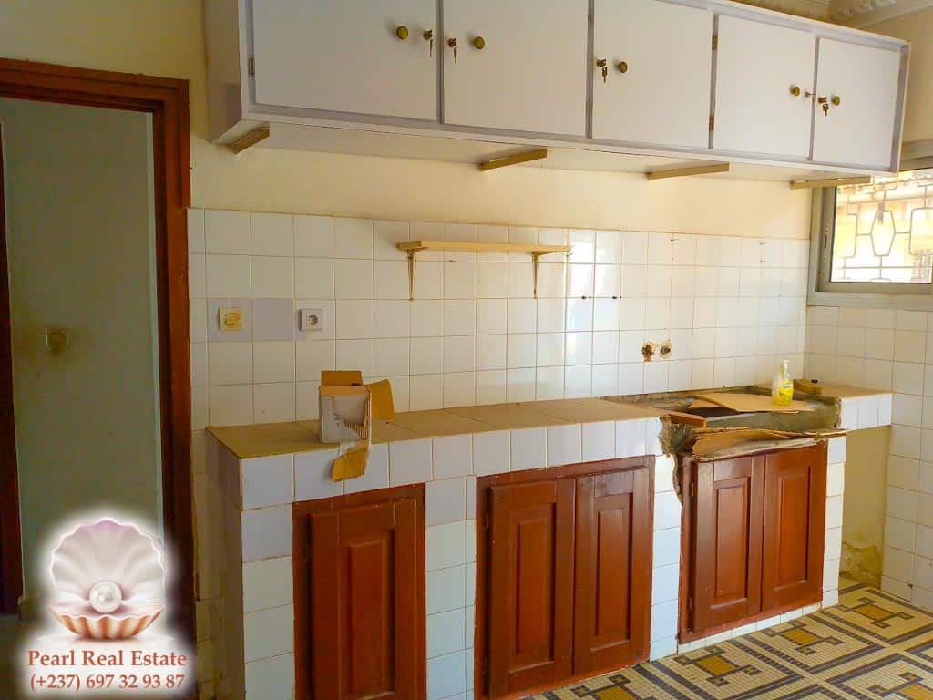 House (Villa) to rent - Yaoundé, Bastos, Laboratoire MEKA - 1 living room(s), 4 bedroom(s), 3 bathroom(s) - 1 200 000 FCFA / month