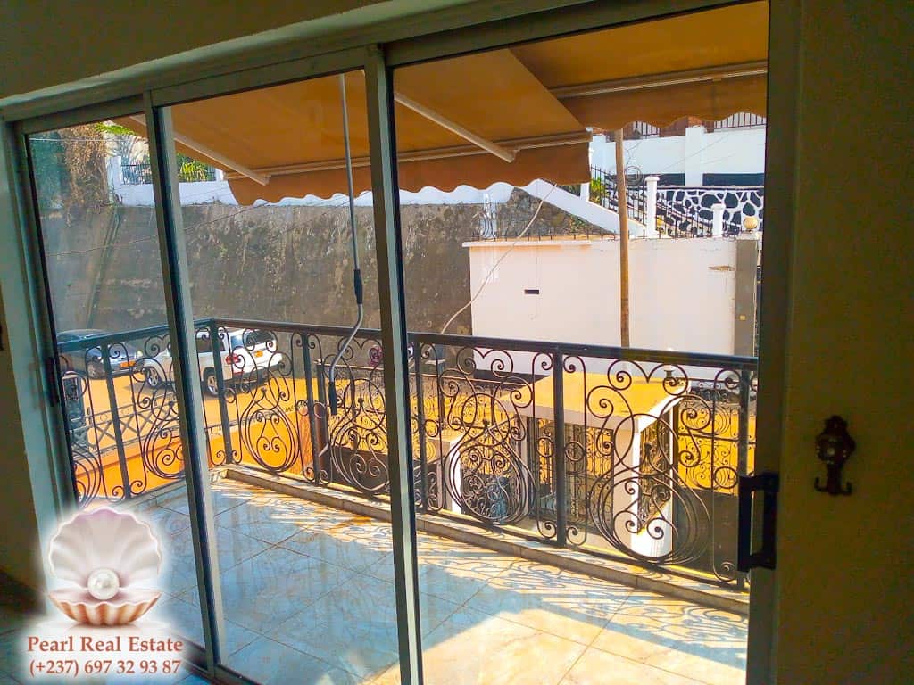 Apartment to rent - Yaoundé, Bastos, Commissariat - 1 living room(s), 2 bedroom(s), 1 bathroom(s) - 350 000 FCFA / month