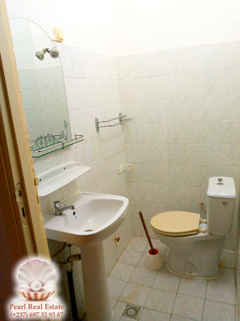 Maison (Villa) à louer - Yaoundé, Bastos, Laboratoire MEKA - 1 salon(s), 4 chambre(s), 3 salle(s) de bains - 2 000 000 FCFA / mois