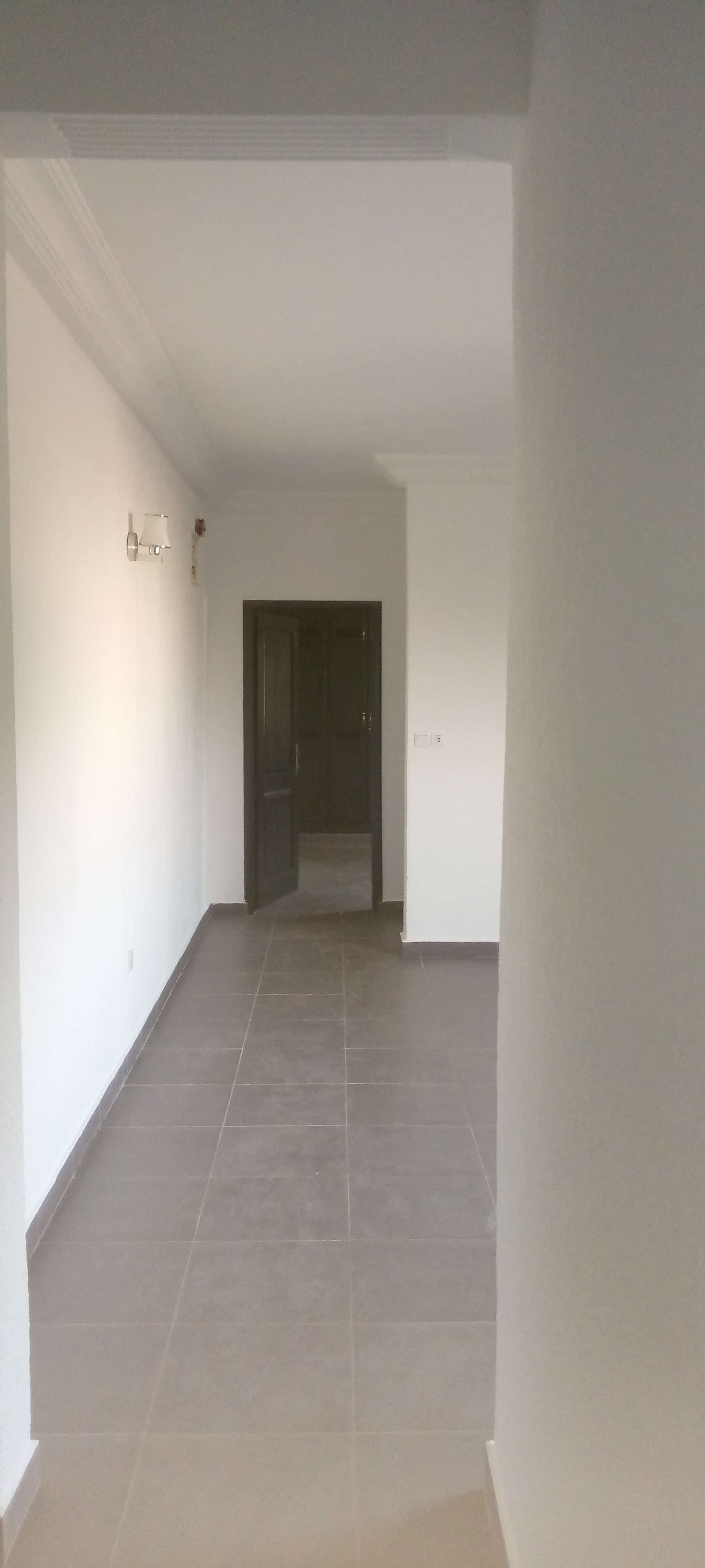 Apartment to rent - Yaoundé, Mfandena, Omnisport - 1 living room(s), 1 bedroom(s), 2 bathroom(s) - 200 000 FCFA / month