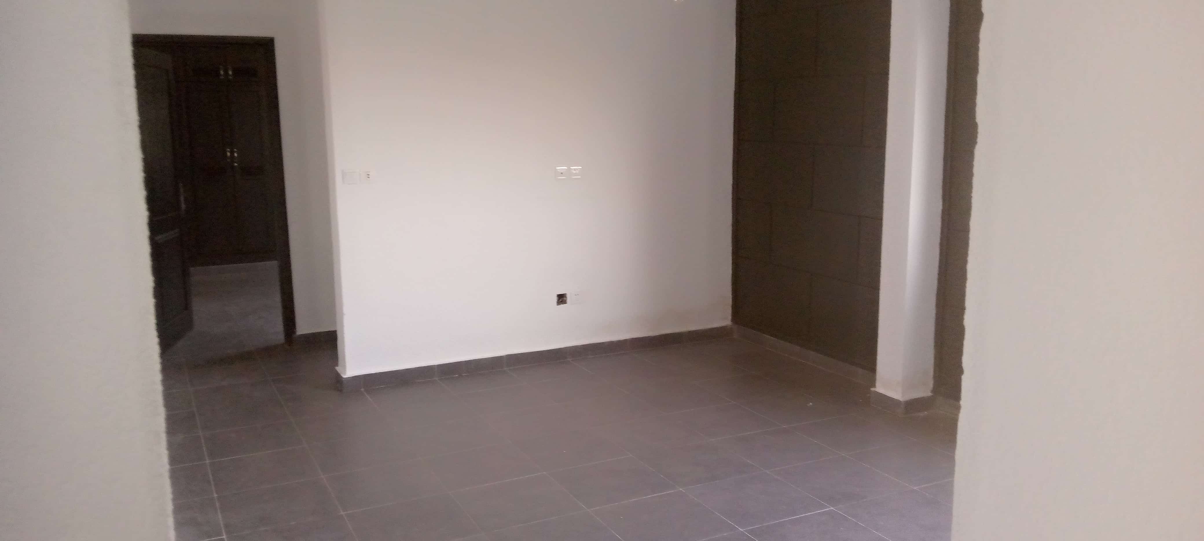 Apartment to rent - Yaoundé, Mfandena, Omnisport - 1 living room(s), 1 bedroom(s), 2 bathroom(s) - 200 000 FCFA / month